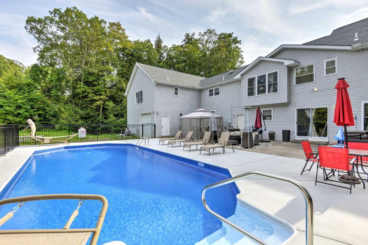 Superb Stroudsburg Home With Seasonal Pool And Deck! Extérieur photo