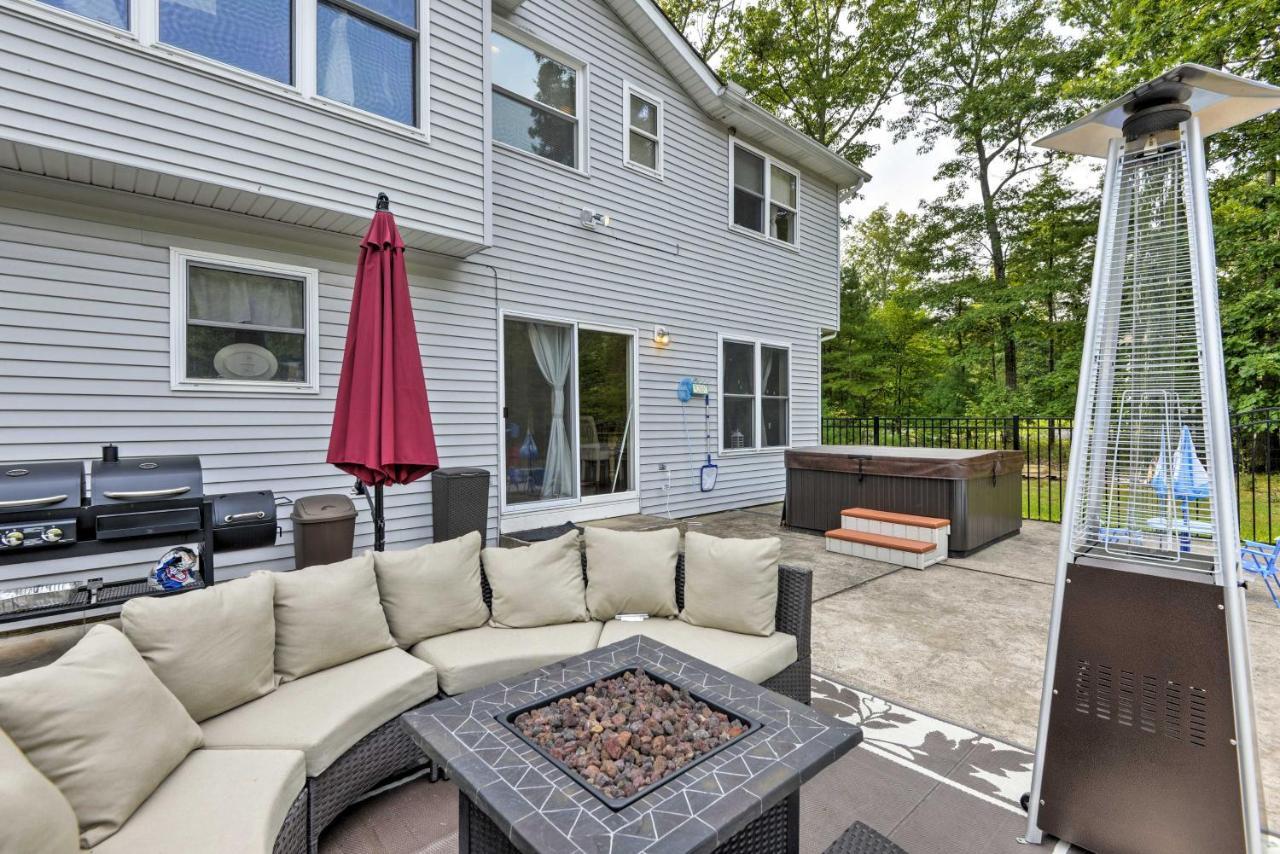 Superb Stroudsburg Home With Seasonal Pool And Deck! Extérieur photo